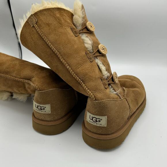 UGG Australia Bailey Button 1873 Chestnut Suede Sheepskin Lined Boots Size 6 - Picture 16 of 16